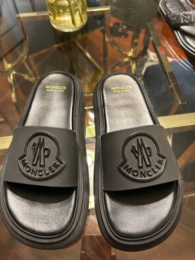 Moncler slides
